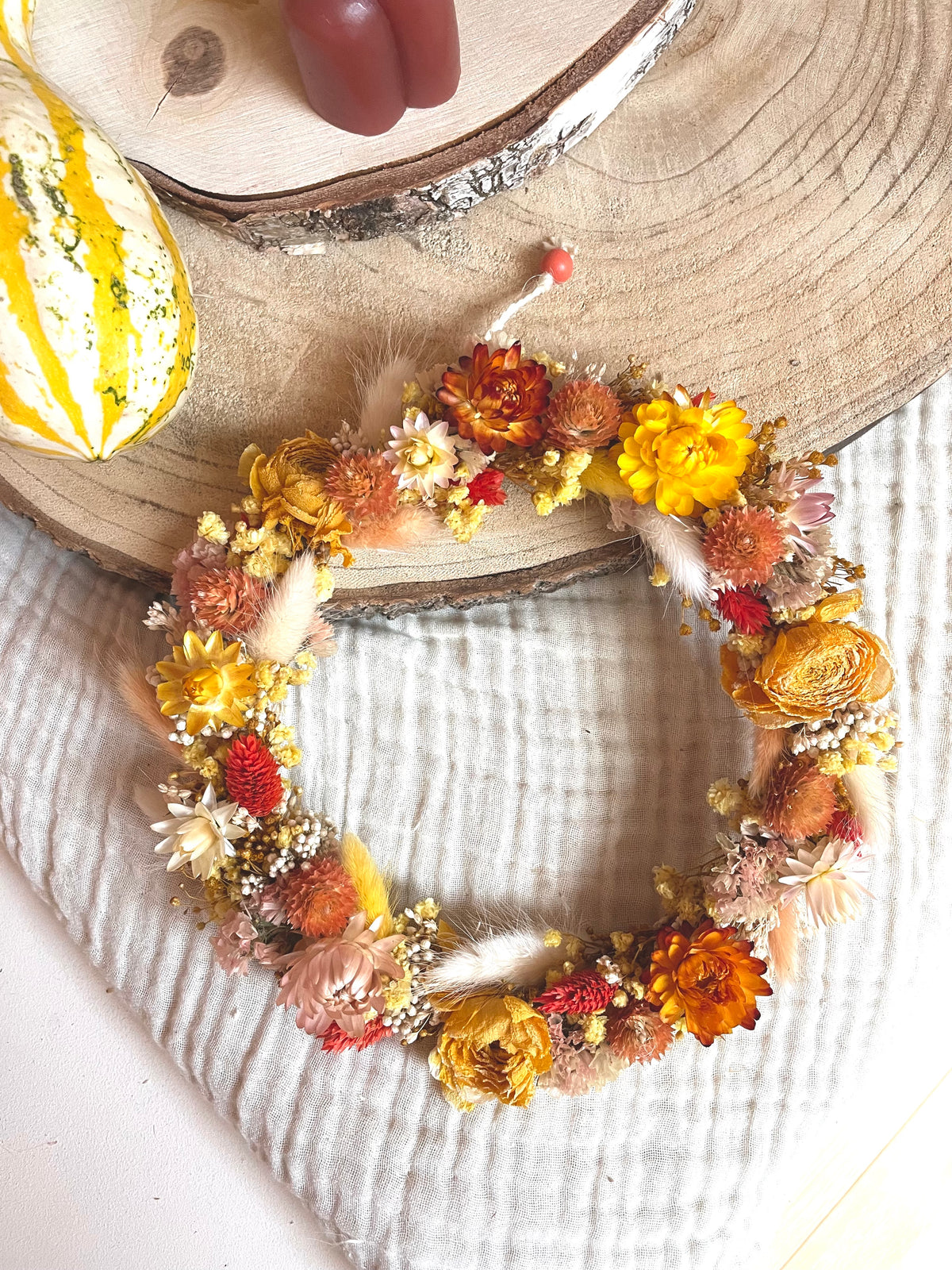 Couronne murale de fleurs séchées sur mesure