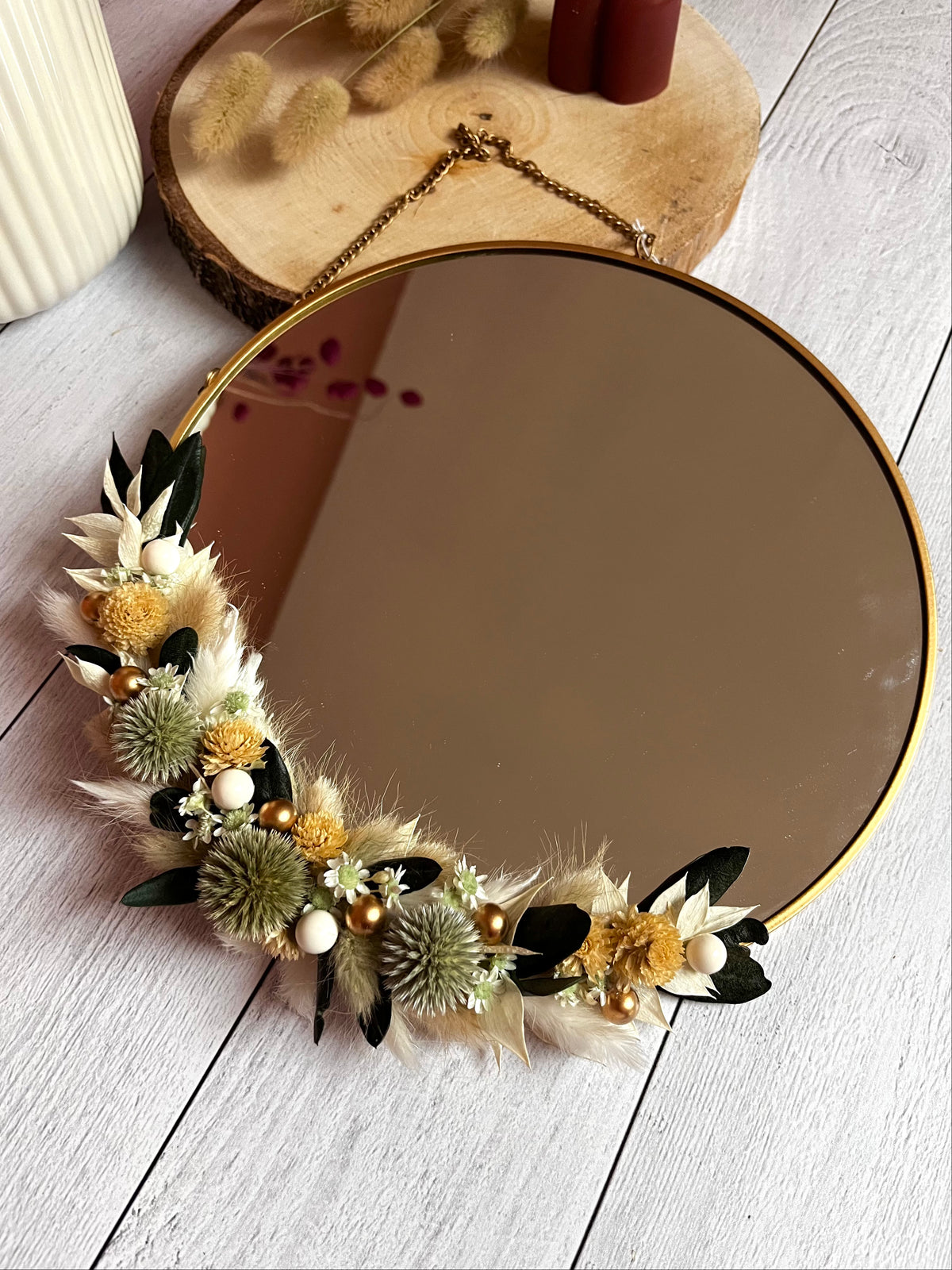 Miroir orné de fleurs séchées sur mesure