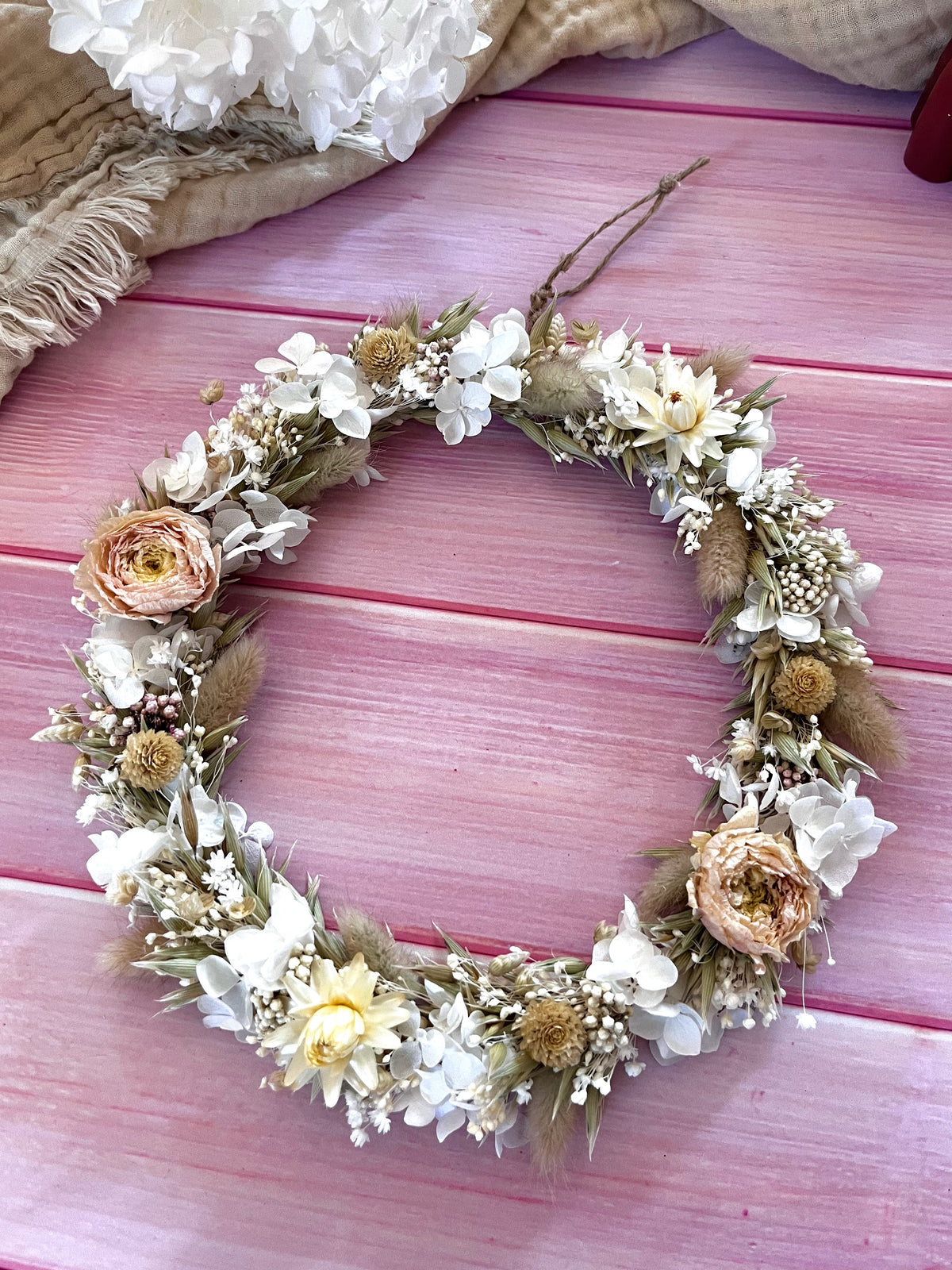 Couronne murale de fleurs séchées sur mesure