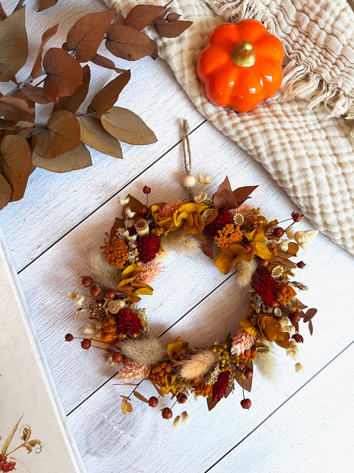 Couronne murale de fleurs séchées sur mesure