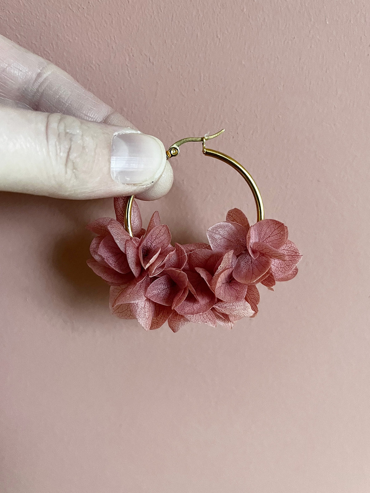 Créoles en acier inoxydable et hortensia stabilisé rose
