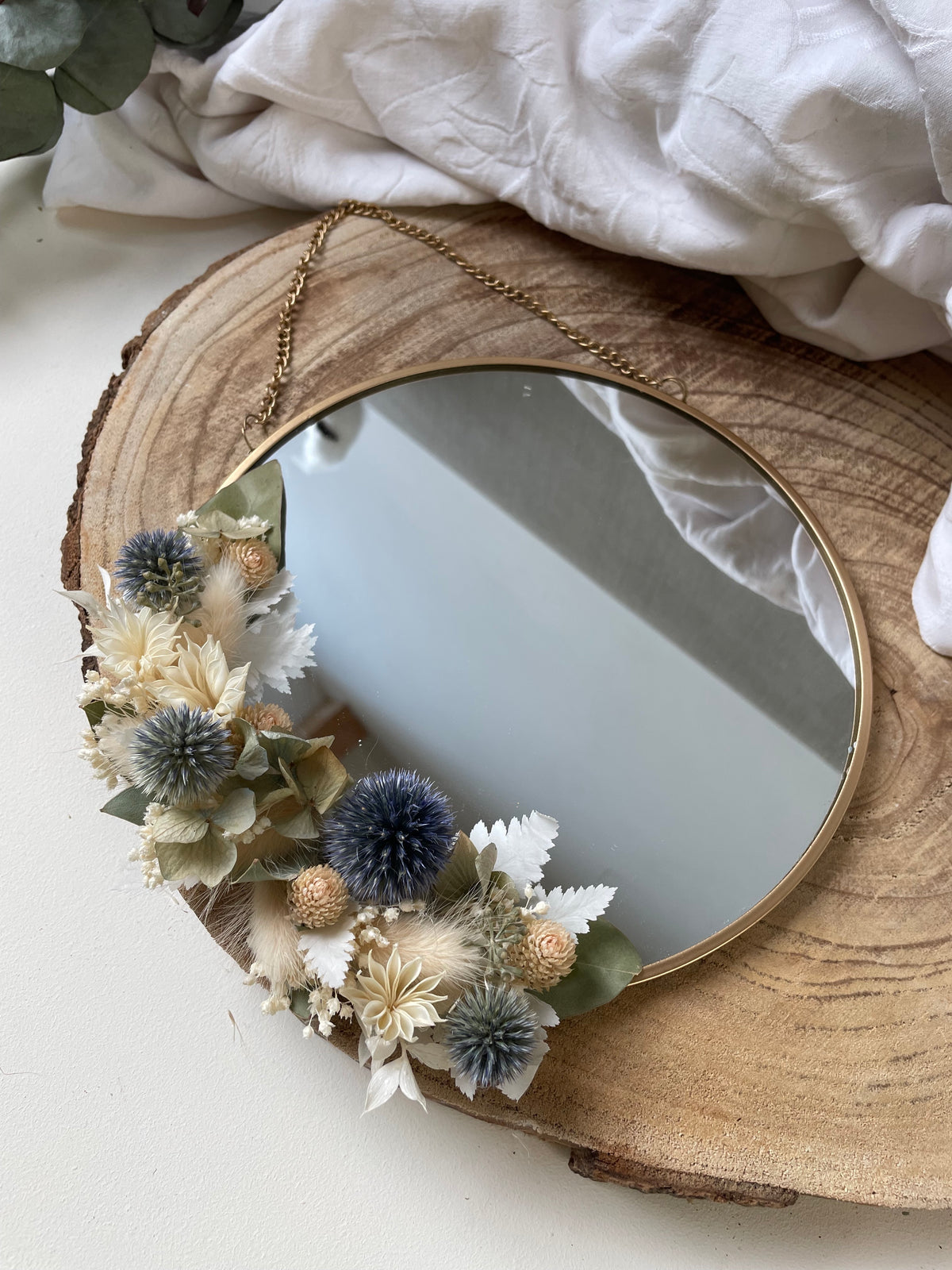 Miroir orné de fleurs séchées sur mesure