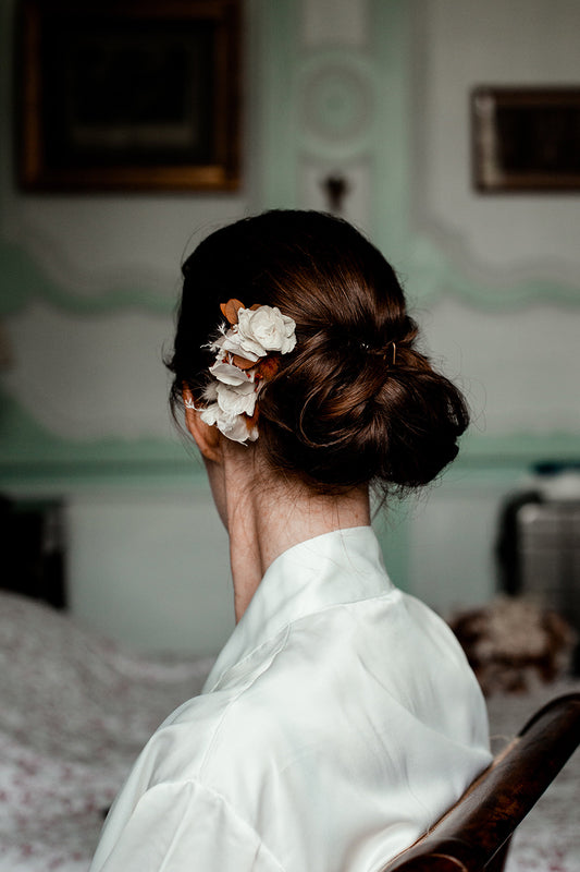 Peigne de mariée sur mesure et sa boutonnière assortie