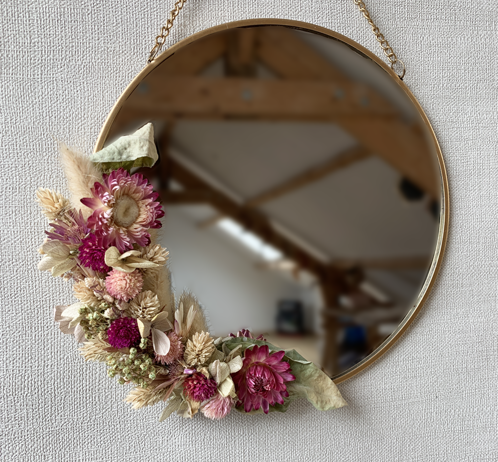 Miroir orné de fleurs séchées sur mesure